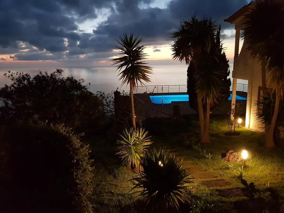 Fajã da Ovelha Secluded Sunset Villa On Cliff & 180 Degree Ocean Views