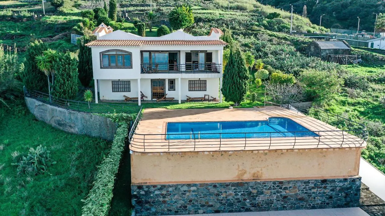 Secluded Sunset Villa On Cliff & 180 Degree Ocean Views Fajã da Ovelha البرتغال